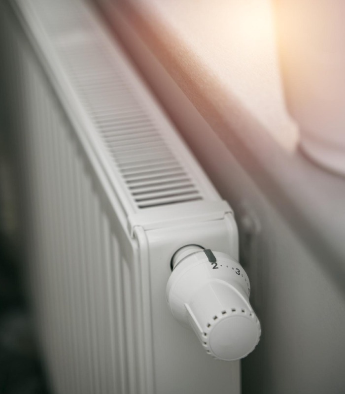 Radiateur équipé d’un robinet thermostatique pour régler précisément le chauffage intérieur